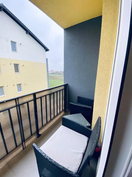 Apartament 2 Camere Modern Si Confortabil Giroc Eksteriør billede